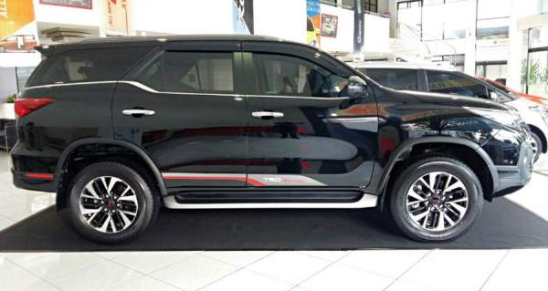 sewa mobil fortuner jakarta